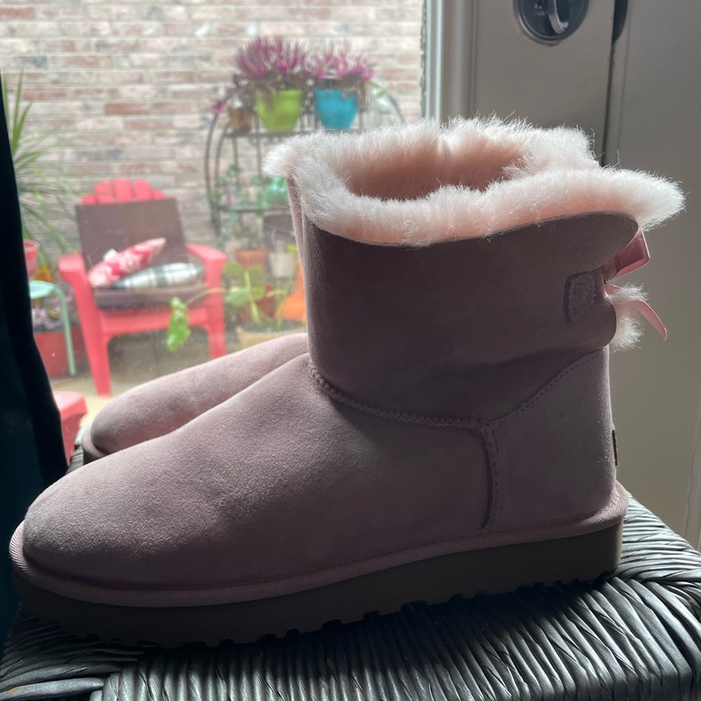 Pink ankle boot UGGS lightly worn size 10 Womens